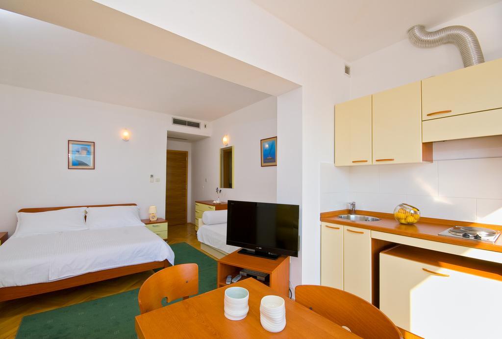 Apartments Villa Medic Brela Luaran gambar