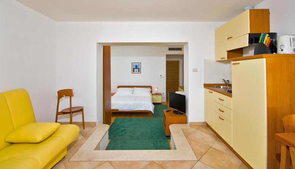 Apartments Villa Medic Brela Luaran gambar