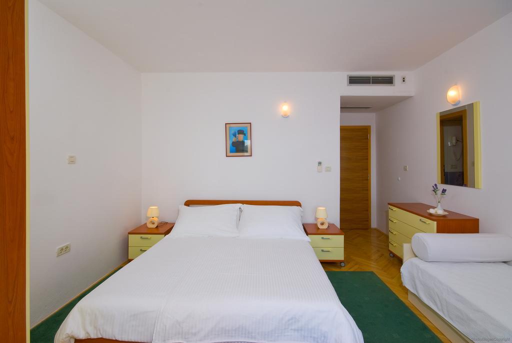 Apartments Villa Medic Brela Luaran gambar